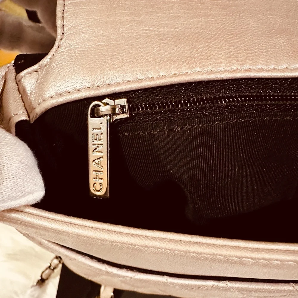 💃🏻♥️🥰Authentic Classic CHANEL Double Flap Rare Bicolor Medium Lambskin Bag